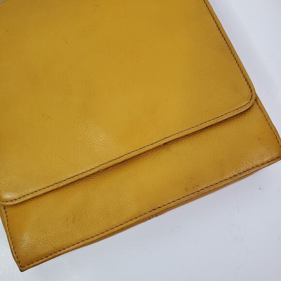 Vtg TIGNANELLO Crossbody Organizer Bag Purse Pebbled Leather Mustard Yellow - Picture 13 of 16